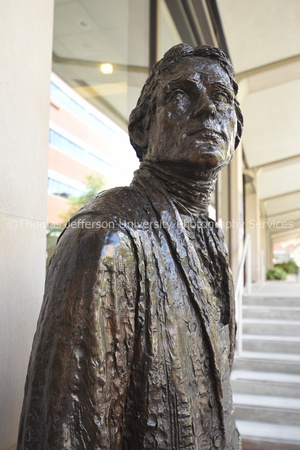 Jeff statue Alumni Hall-7286