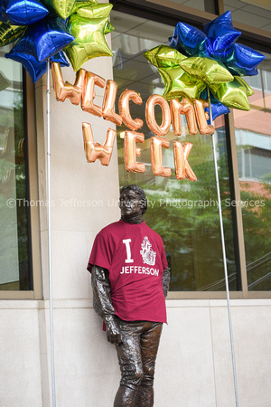 Welcome Week JAH Jeff Statue-0143